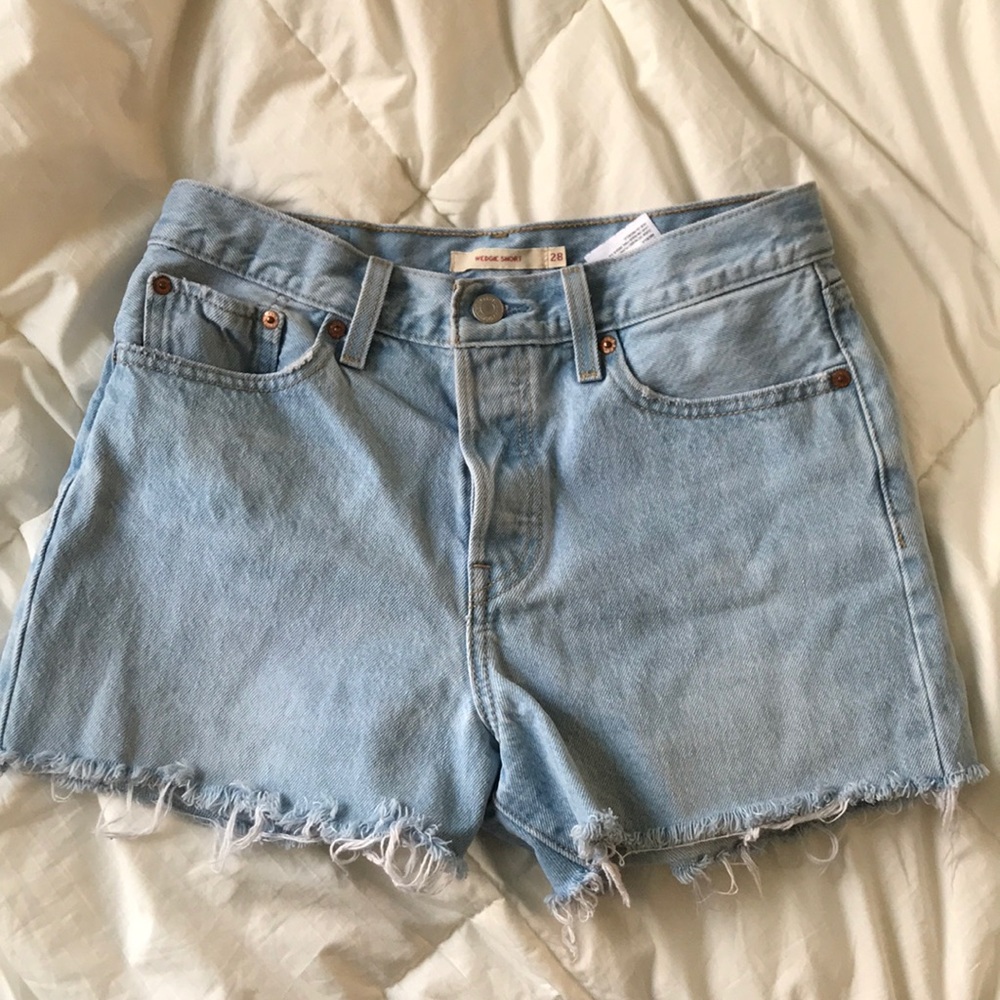Levi wedgie Jean shorts